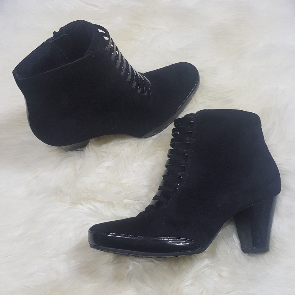 Clarks Artisan Black Suede Zip Up Bootie Size 8